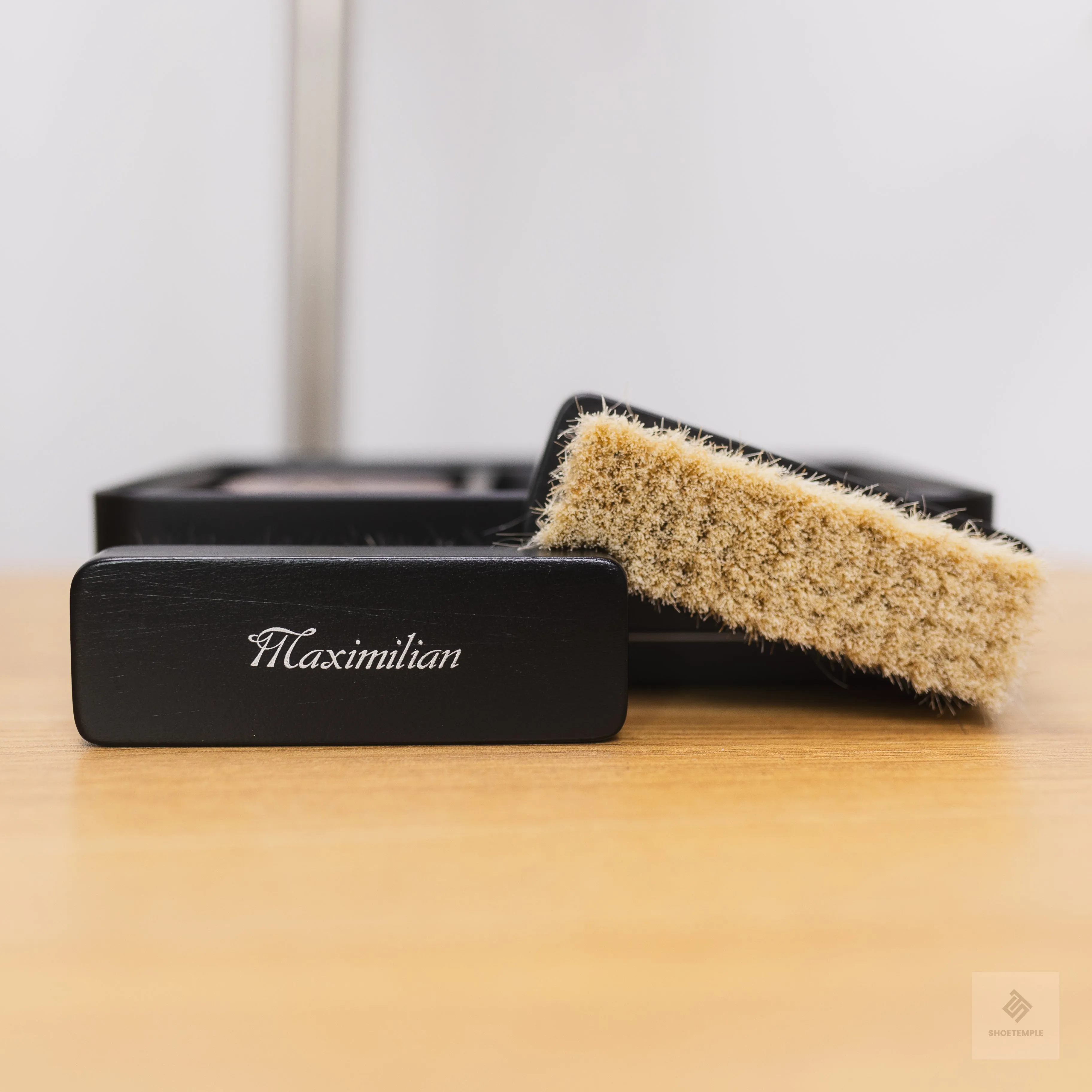 MAXIMILIAN Shoe Polish Kit 7 PC Leather Shoe Shining kit Care for Shoe Care and Cleaning.