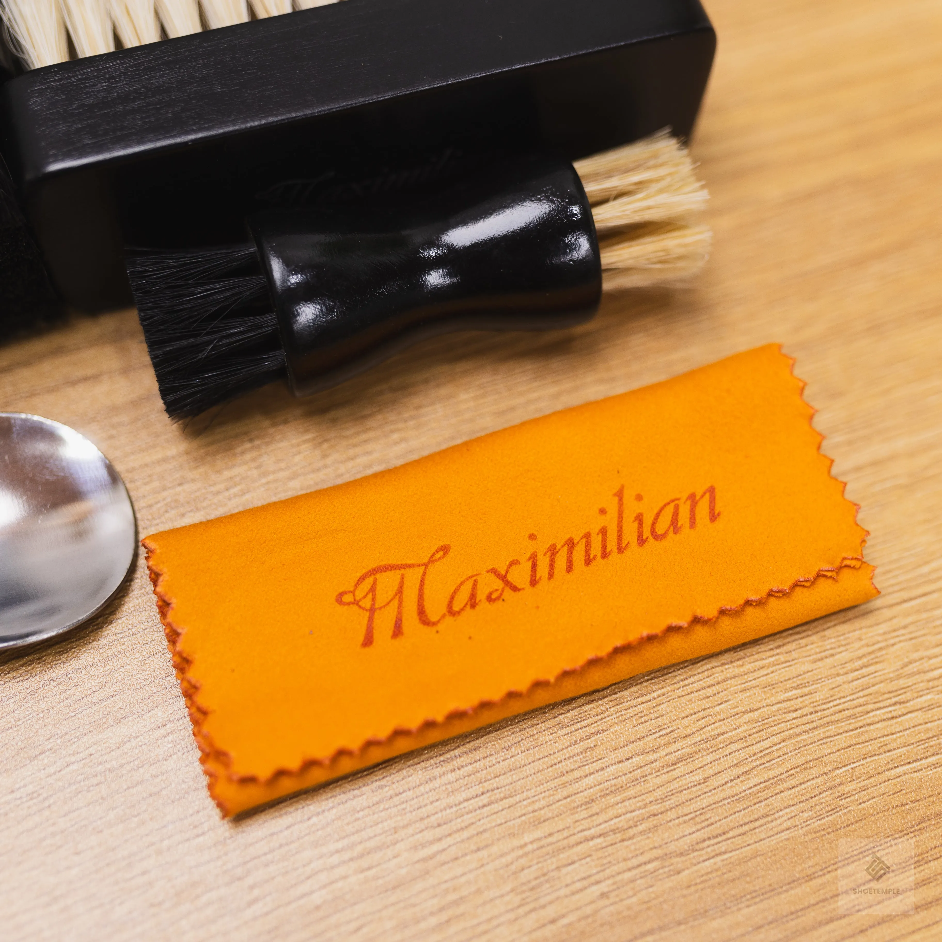 MAXIMILIAN Shoe Polish Kit 7 PC Leather Shoe Shining kit Care for Shoe Care and Cleaning.