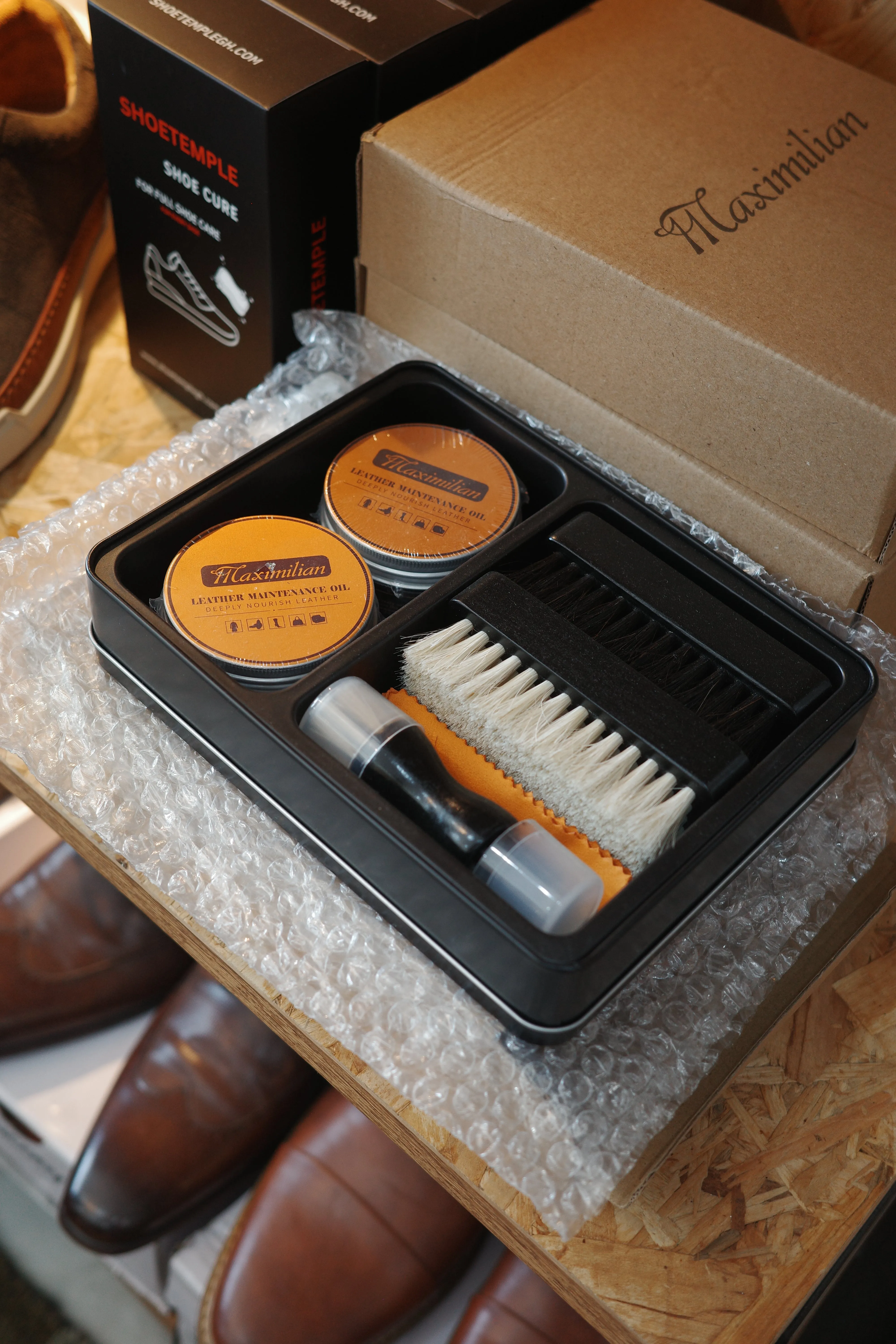 MAXIMILIAN Shoe Polish Kit 7 PC Leather Shoe Shining kit Care for Shoe Care and Cleaning.