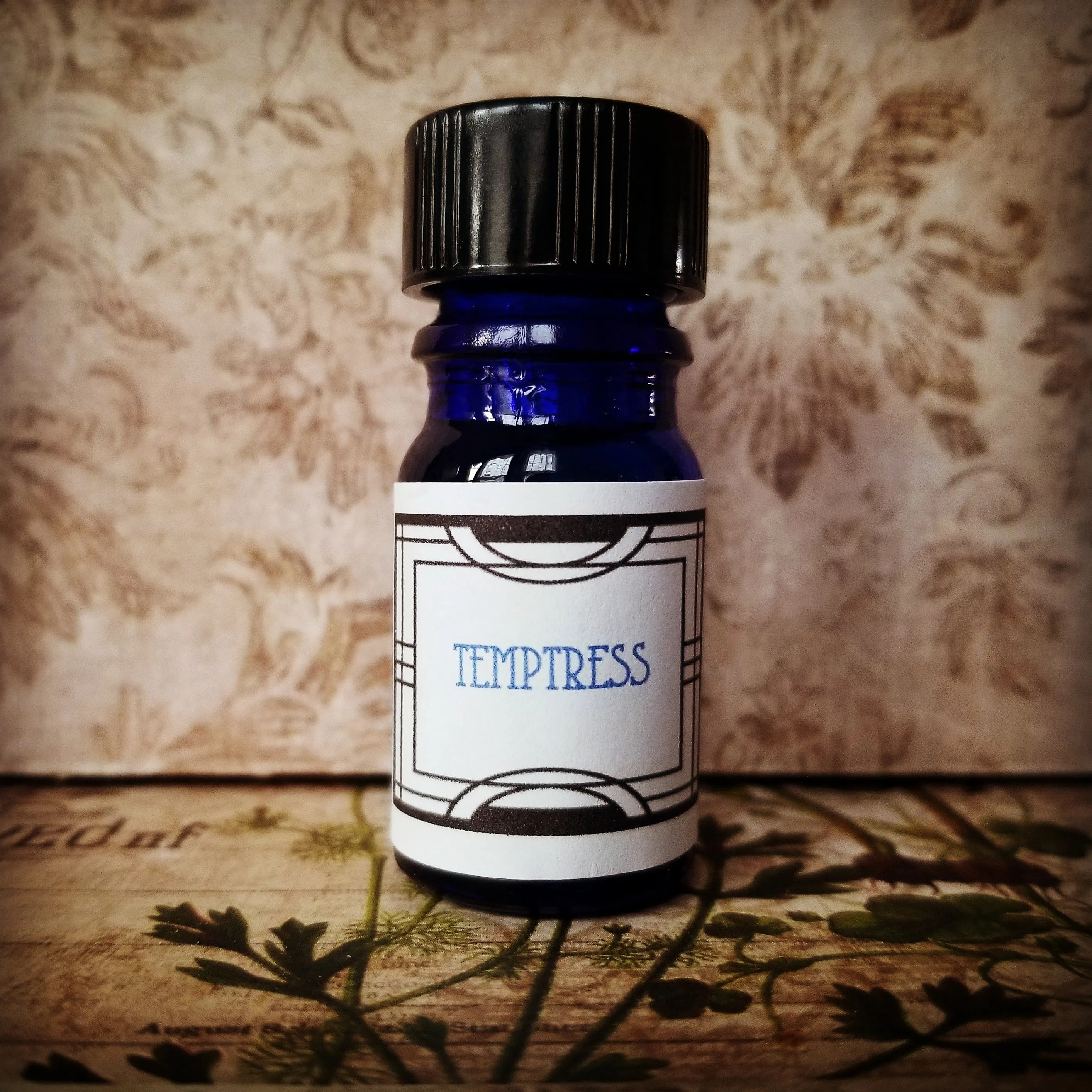Nui Cobalt's Temptress fragrance