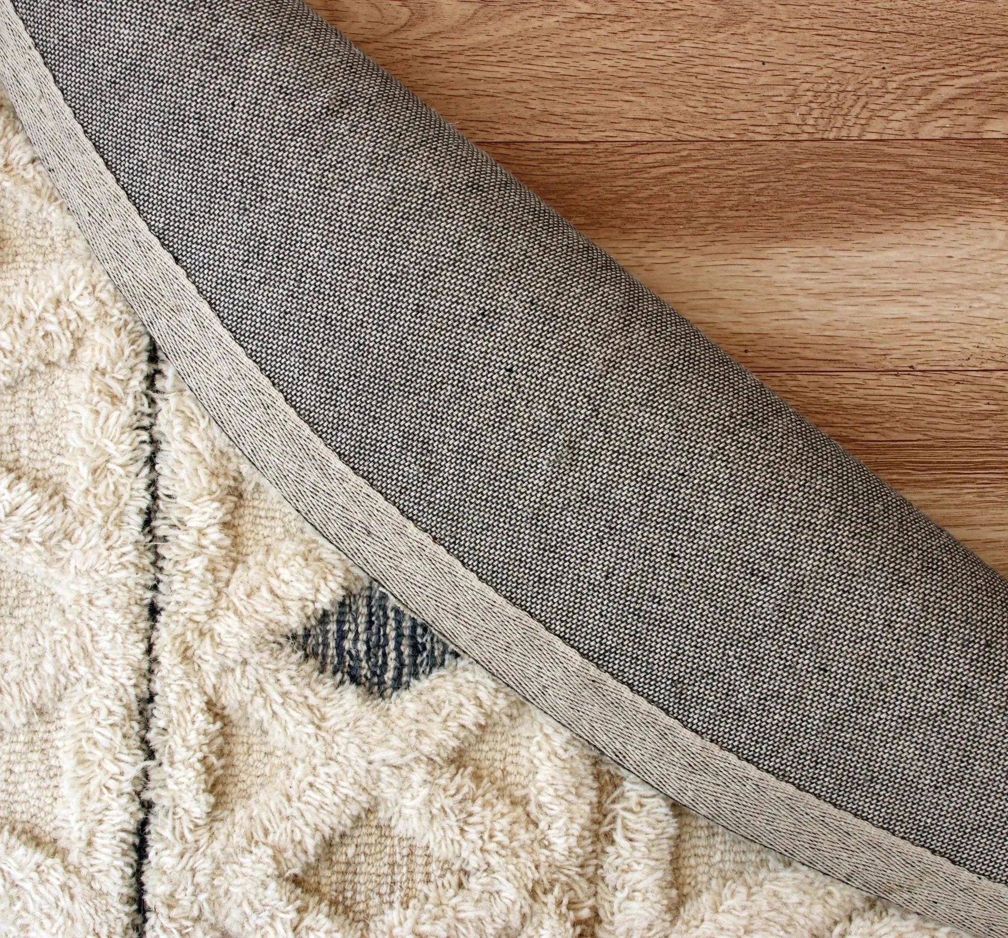 Sinuous 54112IVO Ivory Rug