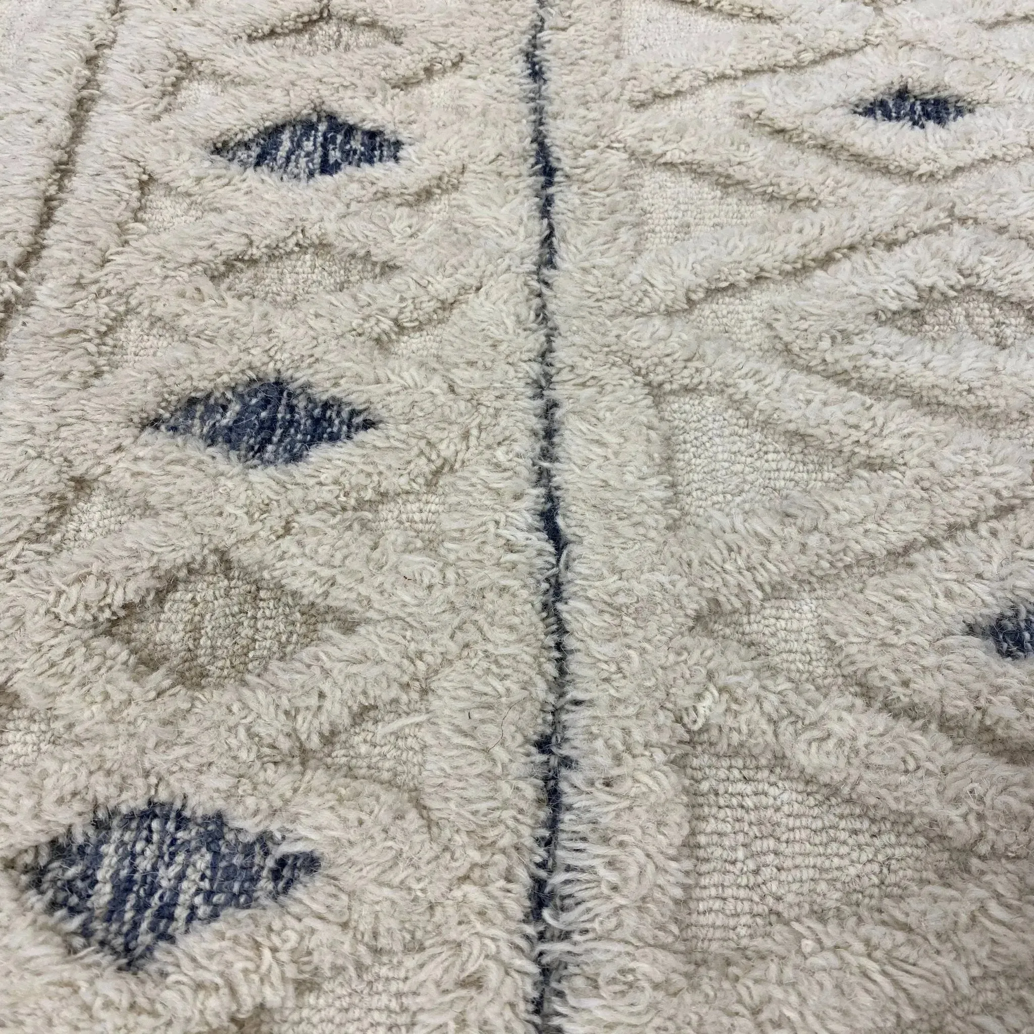 Sinuous 54112IVO Ivory Rug