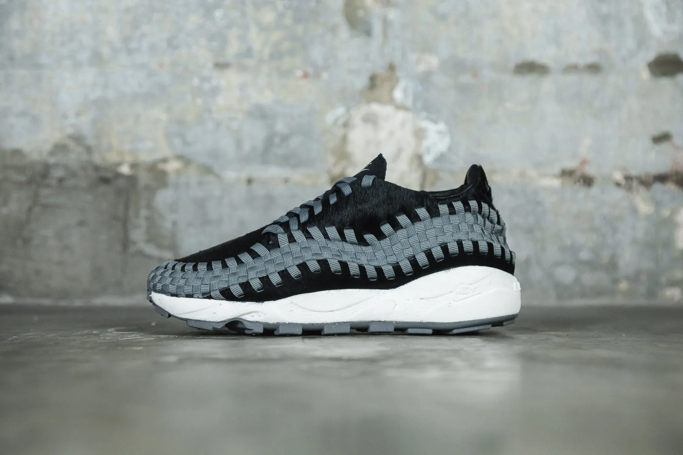 Women's Air Footscape Woven 'Black and Smoke Grey'